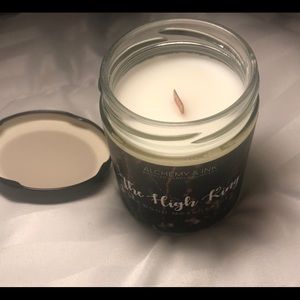 Owlcrate Exclusive - Alchemy & Ink Candle
